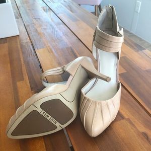 Nine West Nude shoes 9 1/2